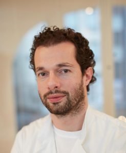Cosmetisch arts Dokter Rutger biedt botox behandelingen en filler behandelingen onder andere tegen overmatig zweten